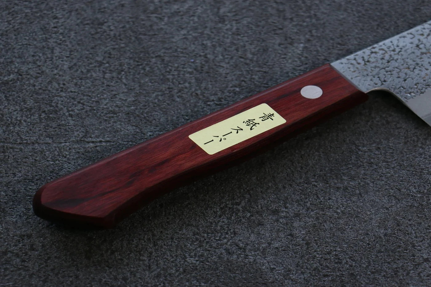 Seisuke Blue Super (บลูซุปเปอร์สตีล) ลายค้อนตี มีดสำหรับการใช้งานได้ทั่วไป Bunka มีดทำครัวญี่ปุ่น 165mm ด้ามไม้ Pakka wood สีแดง