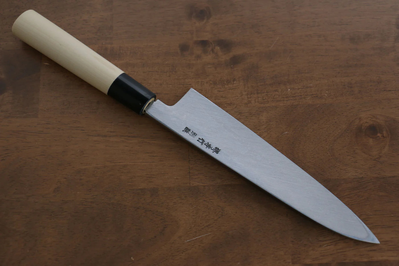 Sakai Takayuki Tokujyo White Steel (เหล็กกล้าขาว) No.2 มีดกิวโตะ Gyuto มีดทำครัวญี่ปุ่น 210mm ด้ามต้นเเมกโนเลีย