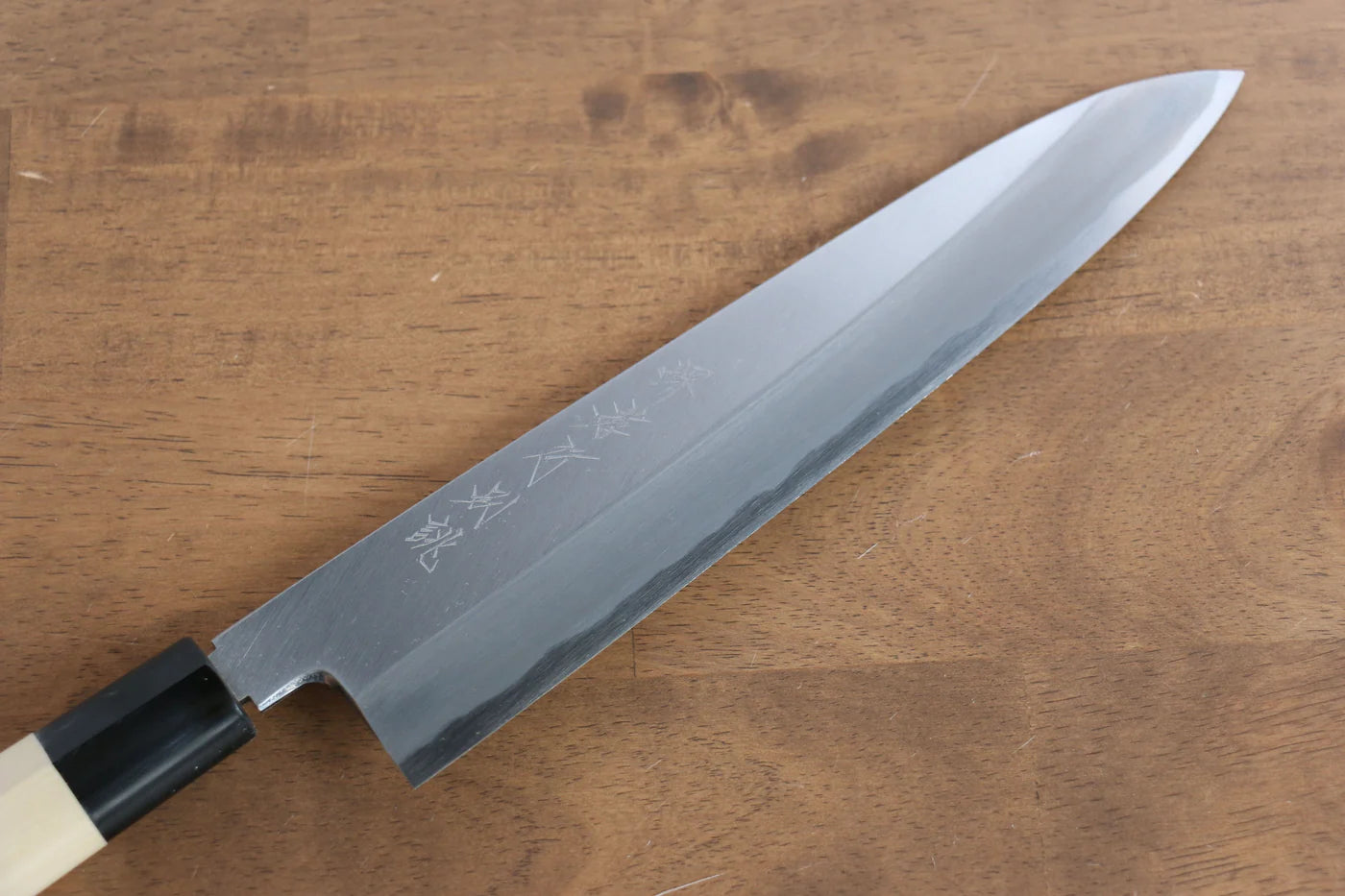 Sakai Takayuki Tokujyo White Steel (เหล็กกล้าขาว) No.2 มีดกิวโตะ Gyuto มีดทำครัวญี่ปุ่น 240mm ด้ามต้นเเมกโนเลีย